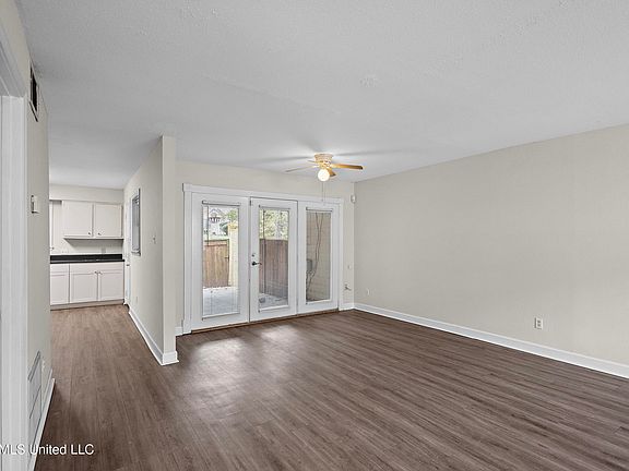 3rd image of 1013 Windrose Dr