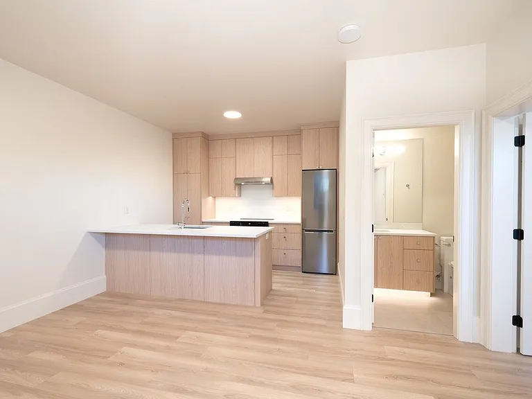 5770 Kitchener St #LOWER — Photo 13