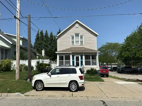 107 S 1st St, Grand Haven, MI 49417