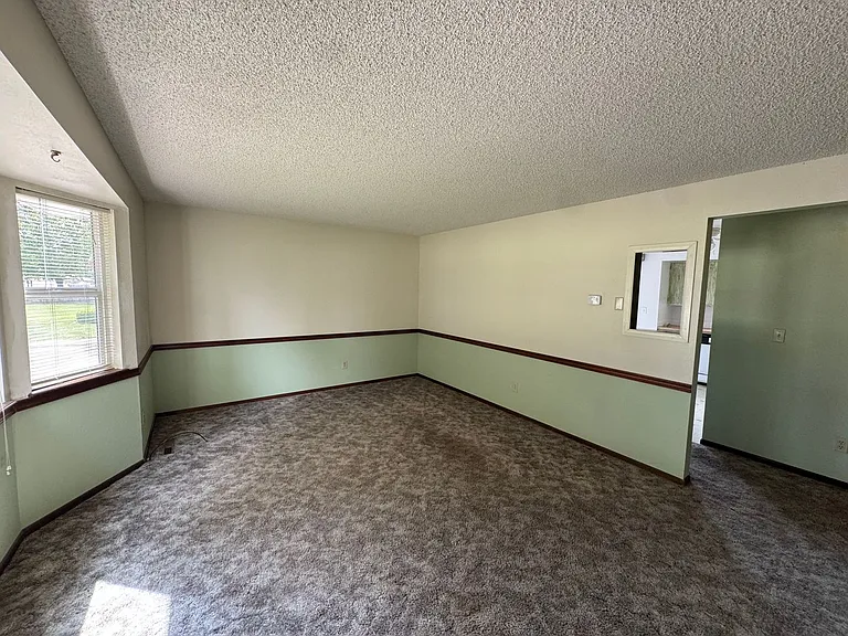 17005 E 4th Ave — Photo 3
