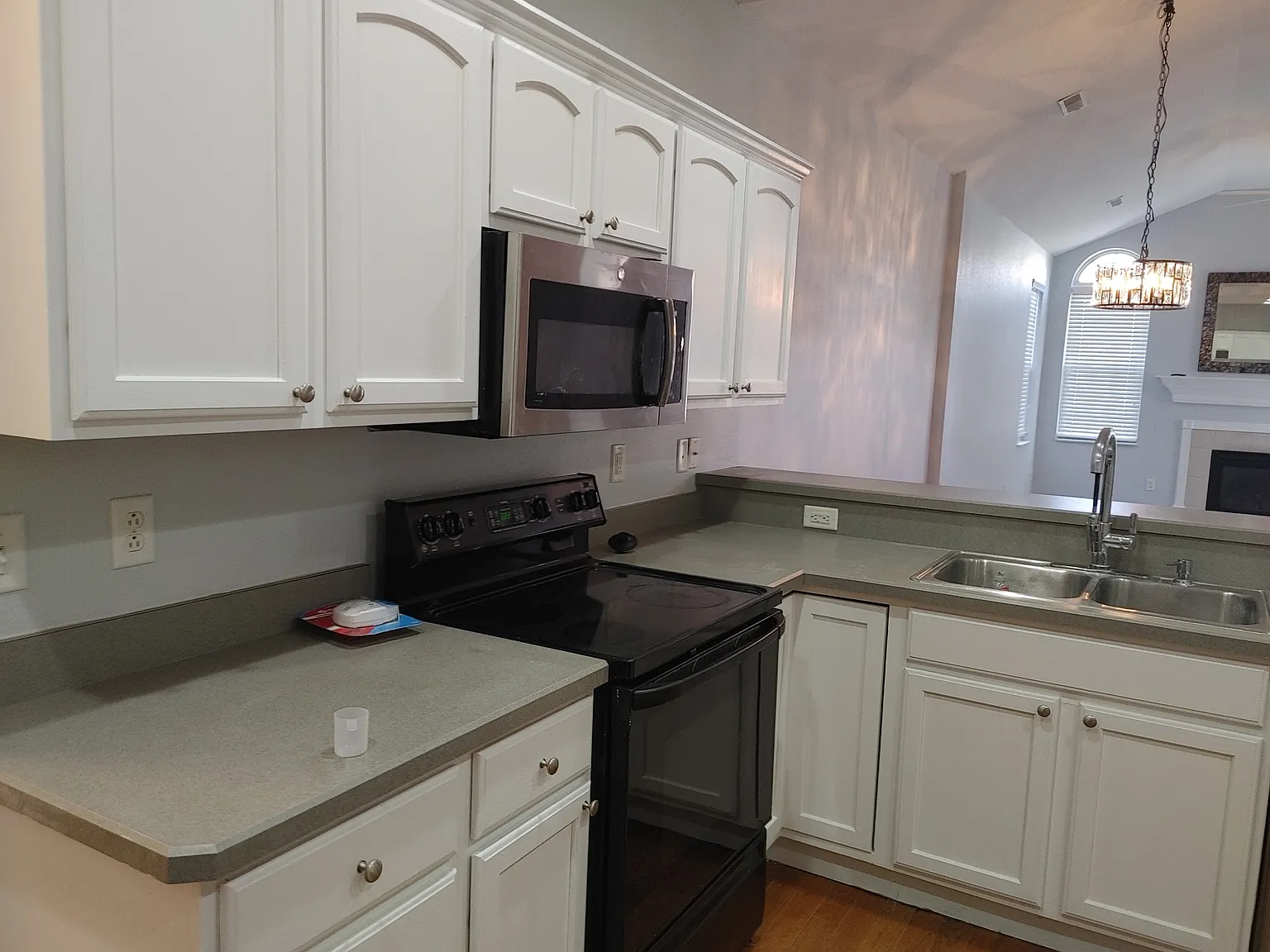 2 bed, 1302 sqft, $1,695 — Photo 2