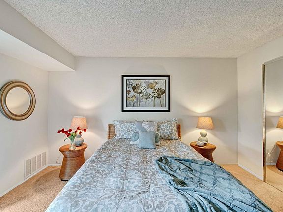 3rd image of 281 Tradewinds Dr APT 1