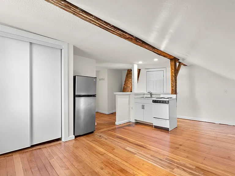 22 Winthrop St #5 — Photo 5
