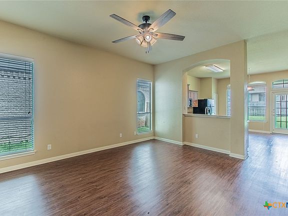 4th image of 3416 Castleton Dr