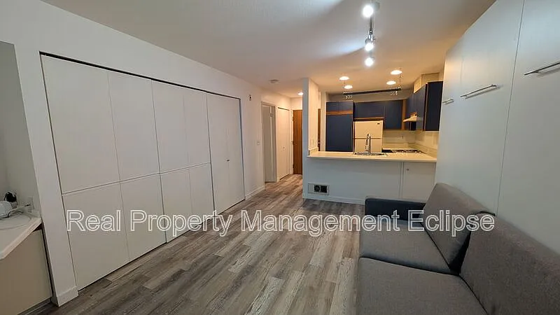 211 Summit Ave E #S212