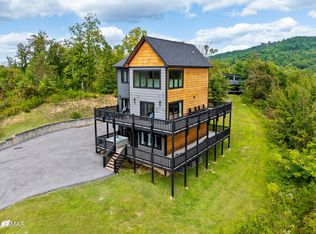 1279 Upper Middle Creek Rd, Sevierville, TN 37876