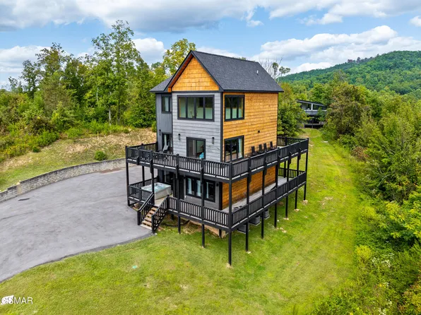 1279 Upper Middle Creek Rd, Sevierville, TN 37876