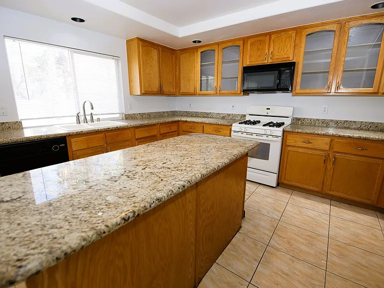 554 Campus Oaks Ct — Photo 10