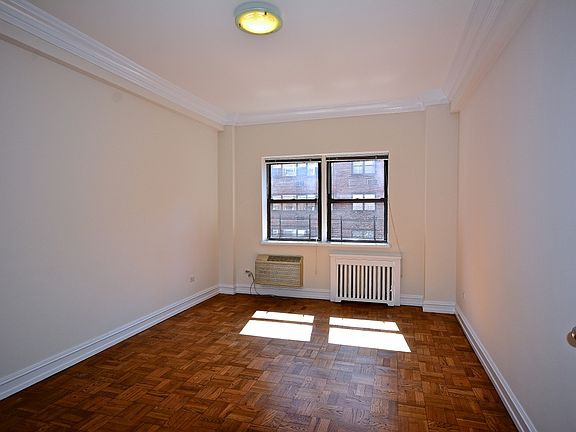 3rd image of 225 E 70th St APT 10D