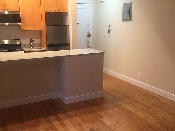 3rd image of 224 E 48th St APT 2B