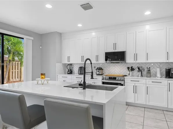 15305 SW 173rd St, Miami, FL 33187