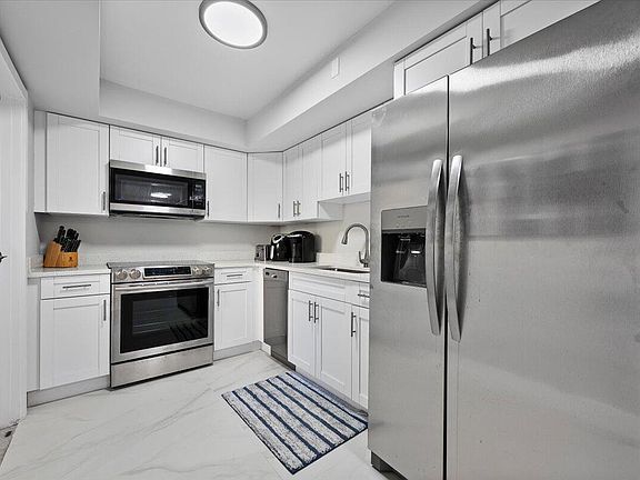 2nd image of 5500 Tamberlane Circle Apt 105