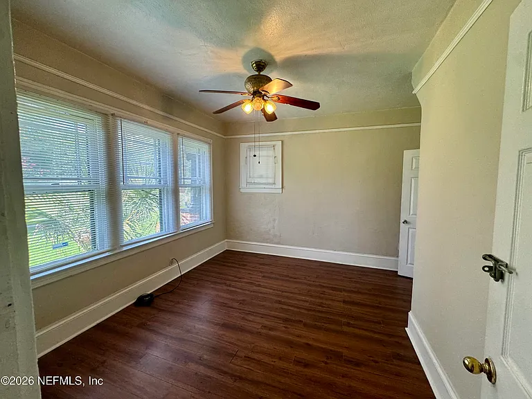 805 Saint Clair St — Photo 14