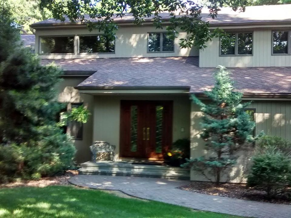 1st image of 6 Saddle Ln