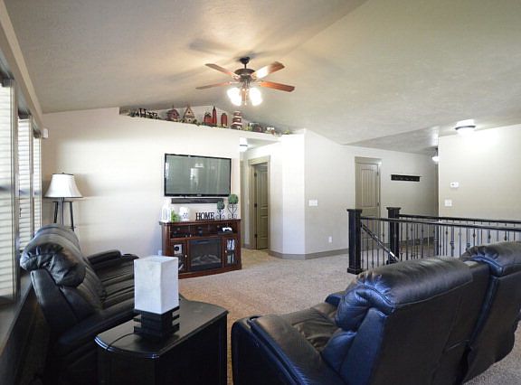 2nd image of 1602 N Indian Hollow Dr