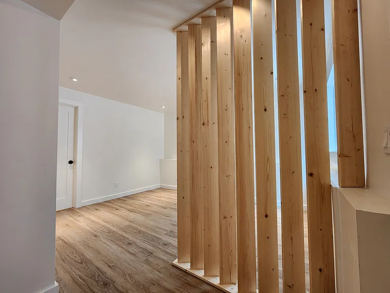 1077 Skyline Dr — Photo 5