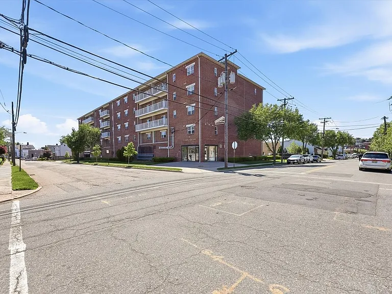 39 Union St #402 — Photo 37