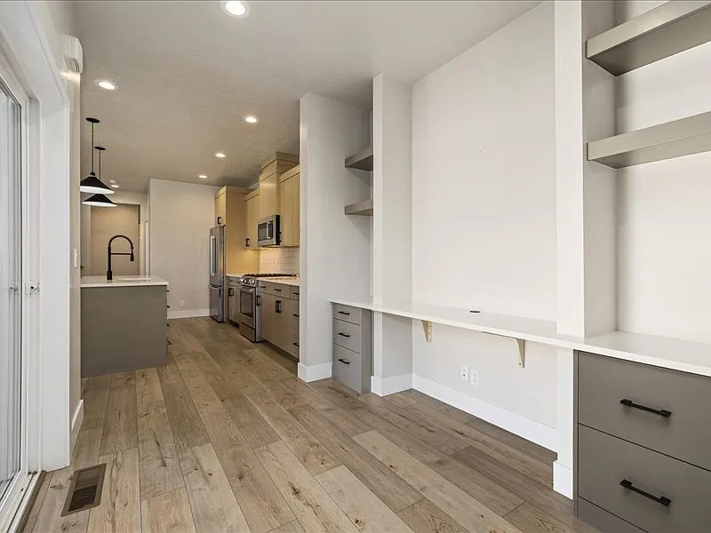 3 bed, 2.5 bath, 1837 sqft, $2,595 — Photo 4