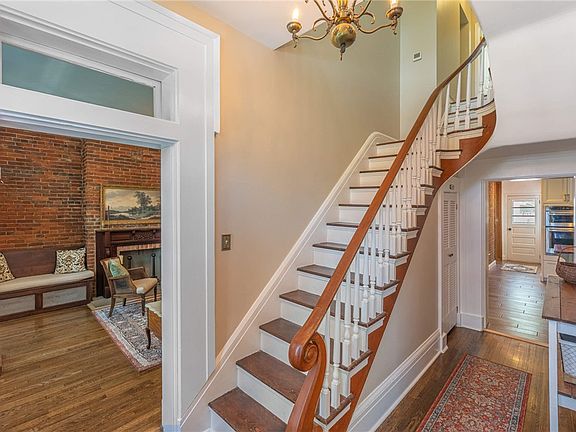 3rd image of 4574 Burchdale St
