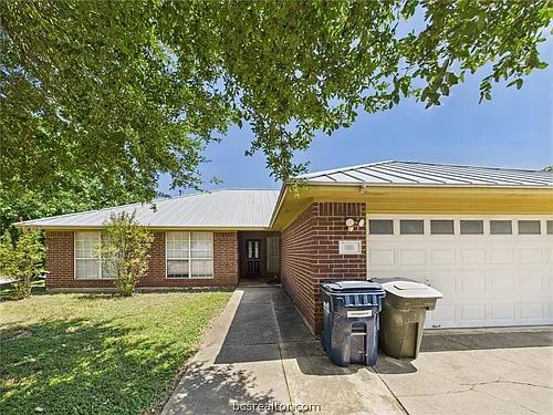 301 Rosemary Ln Photo 1