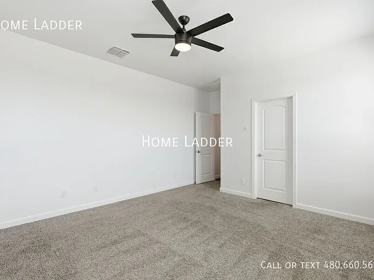 2713 N Camden Dr — Photo 17