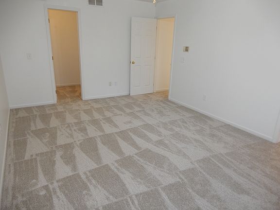 3rd image of 72 Garland Way