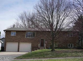 302 Robert Dr, Normal, IL 61761