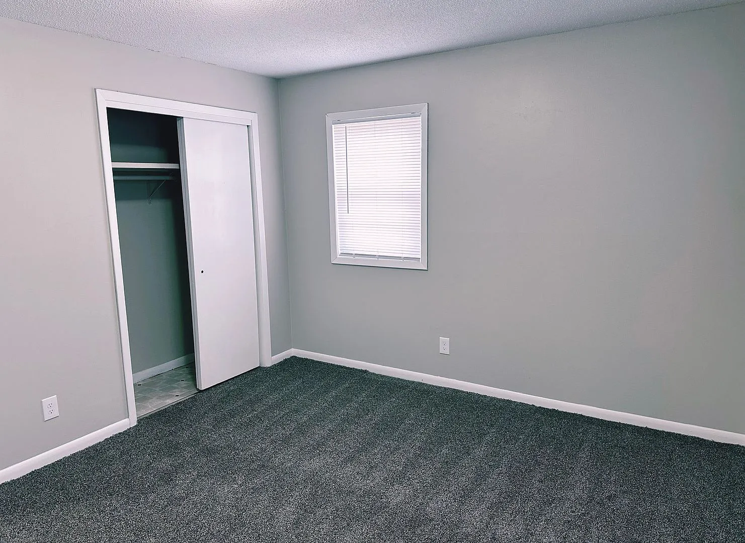 Eisenhower Apartments — Photo 4