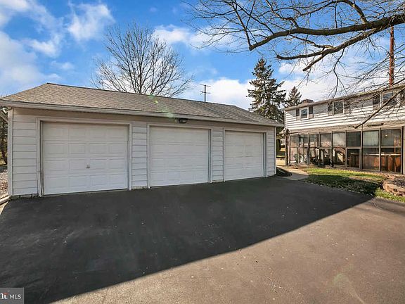 3rd image of 2135 Bergey Rd
