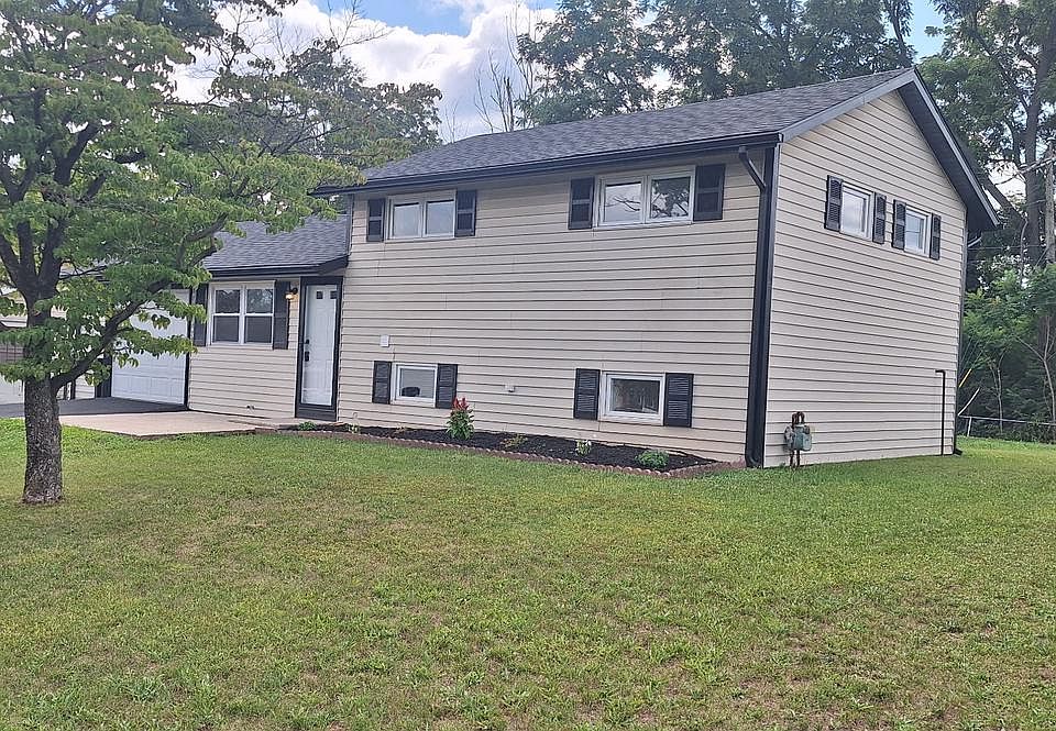 2nd image of 3140 Lark Dr