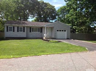 22 Happy Acres Dr, Shirley, NY 11967