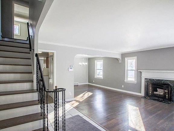 Entry/ Living Room / Dining Room