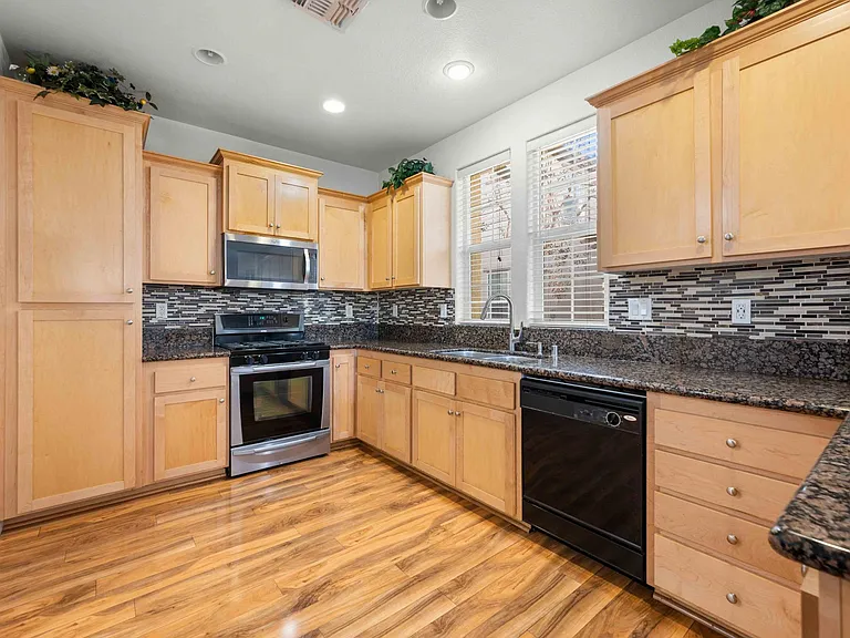 184 Barnhill Dr — Photo 11