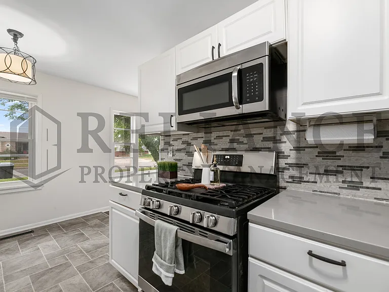 2309 W Graber St — Photo 11