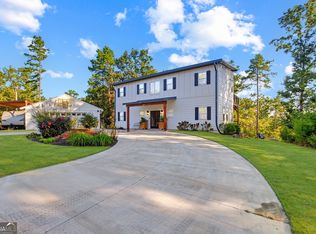 929 Crescent Dr, Toccoa, GA 30577