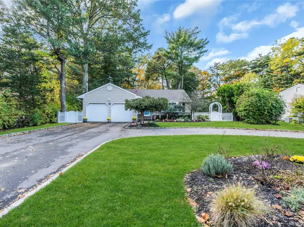 72 Mount Pleasant Road, Smithtown, NY 11787