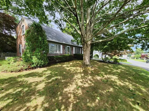 11 Middlefield Pl, Acushnet, MA 02743