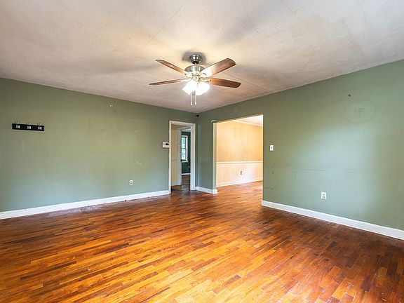 5th image of 3707 15th Ave
