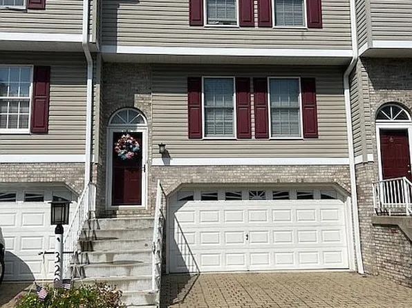 329 Brohios Dr, Monaca, PA 15061