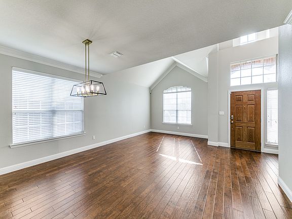 2nd image of 825 Dogwood Dr