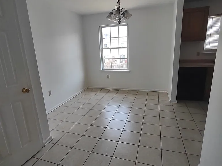 404 S Claymont St — Photo 5