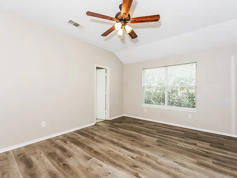 617 Saint Eric Dr — Photo 10