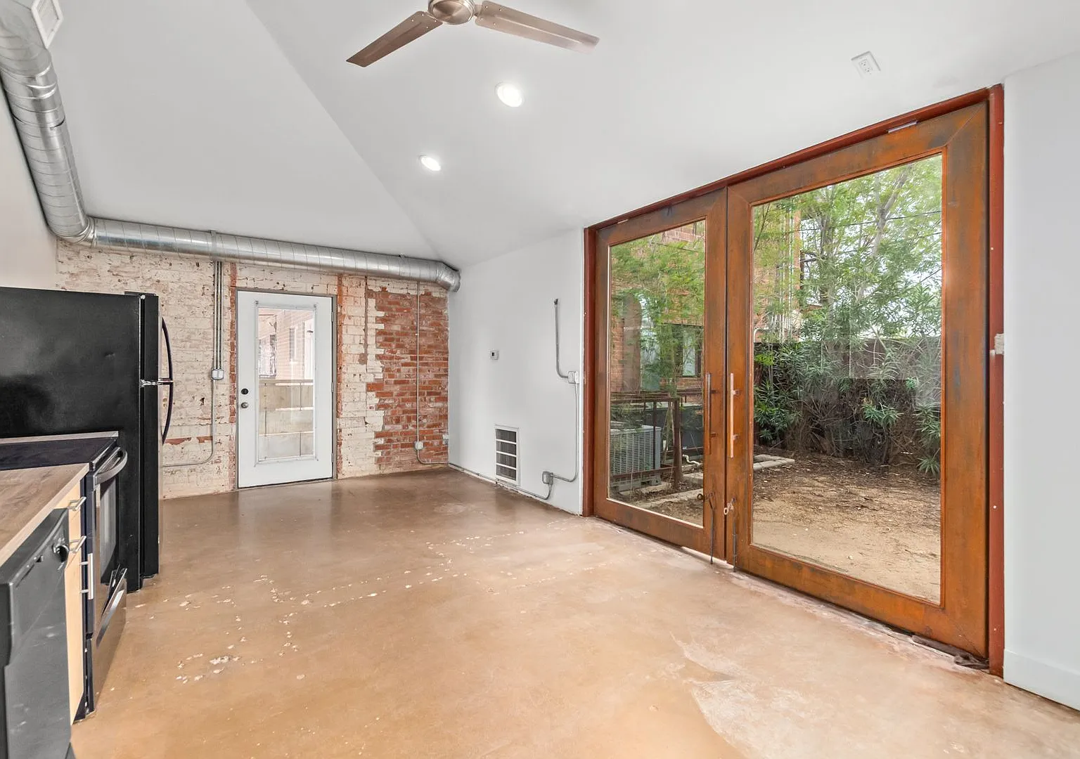 Steelyard Apartments — Photo 2
