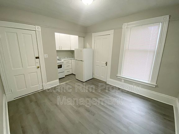 3rd image of 3223 6th Ave APT 2