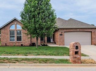 1065 E Daisy Falls Dr, Nixa, MO 65714