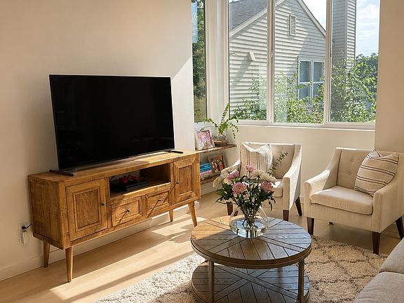 2nd floor living area
