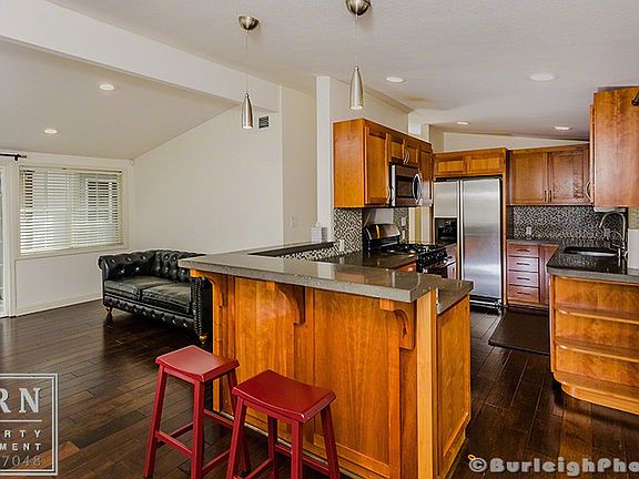 4th image of 2763 San Carlos Ave