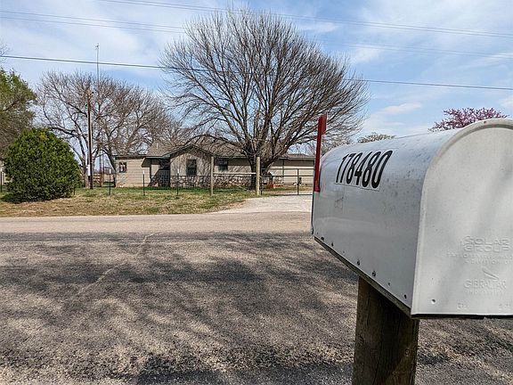 3rd image of 178480 N 2770th Rd