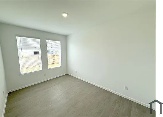 423 Amy St — Photo 36