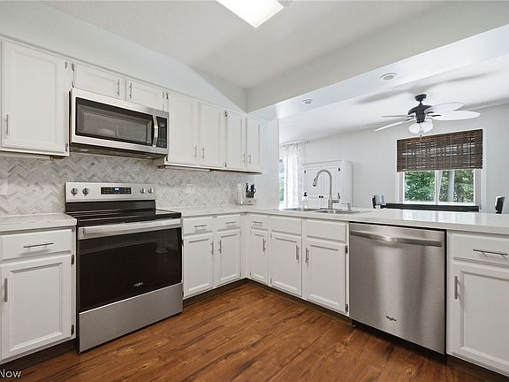3rd image of 3828 Surfside Cir